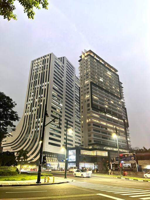 Manila Bgc Best City View Executive Suites At The Residences Exterior photo