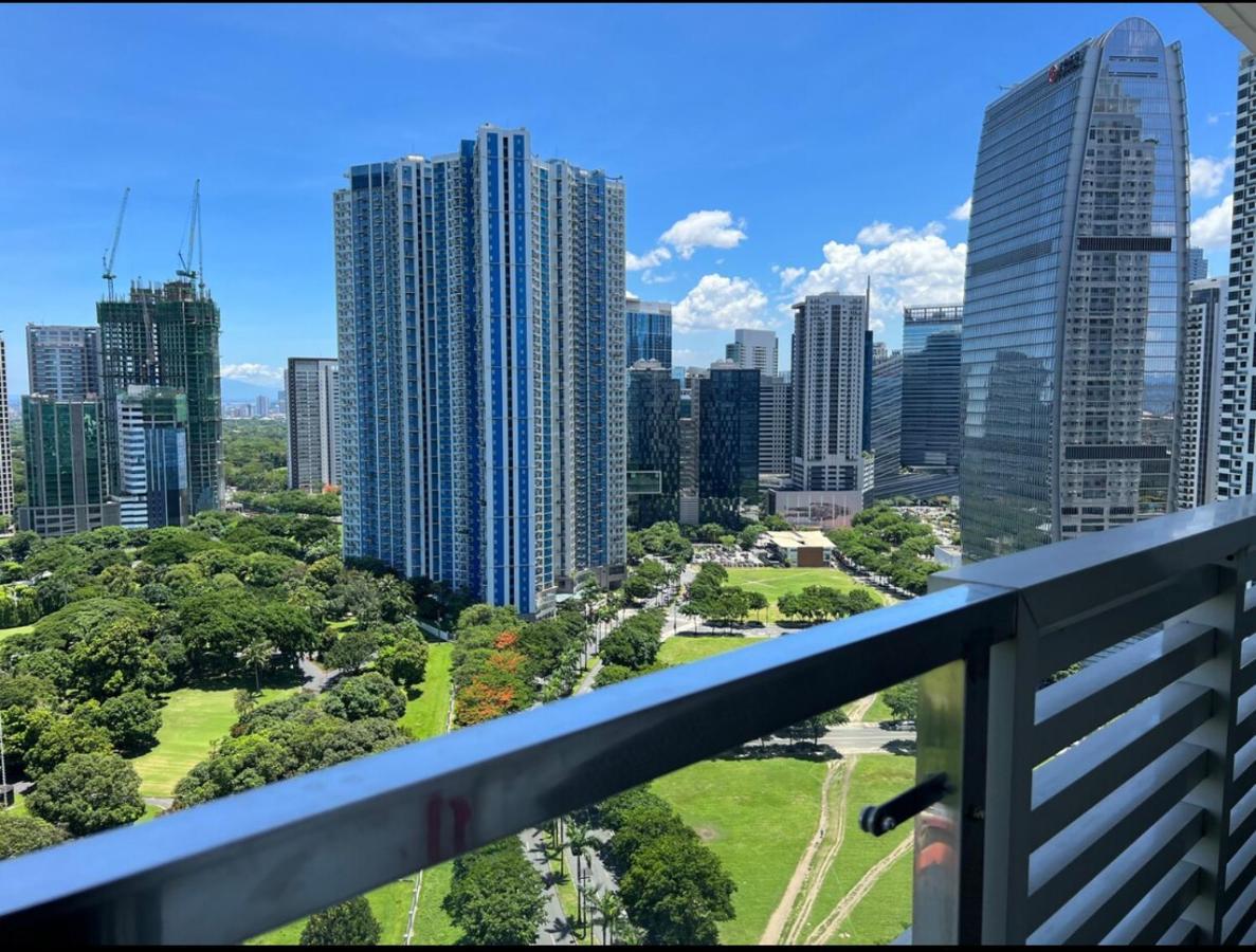 Manila Bgc Best City View Executive Suites At The Residences Exterior photo