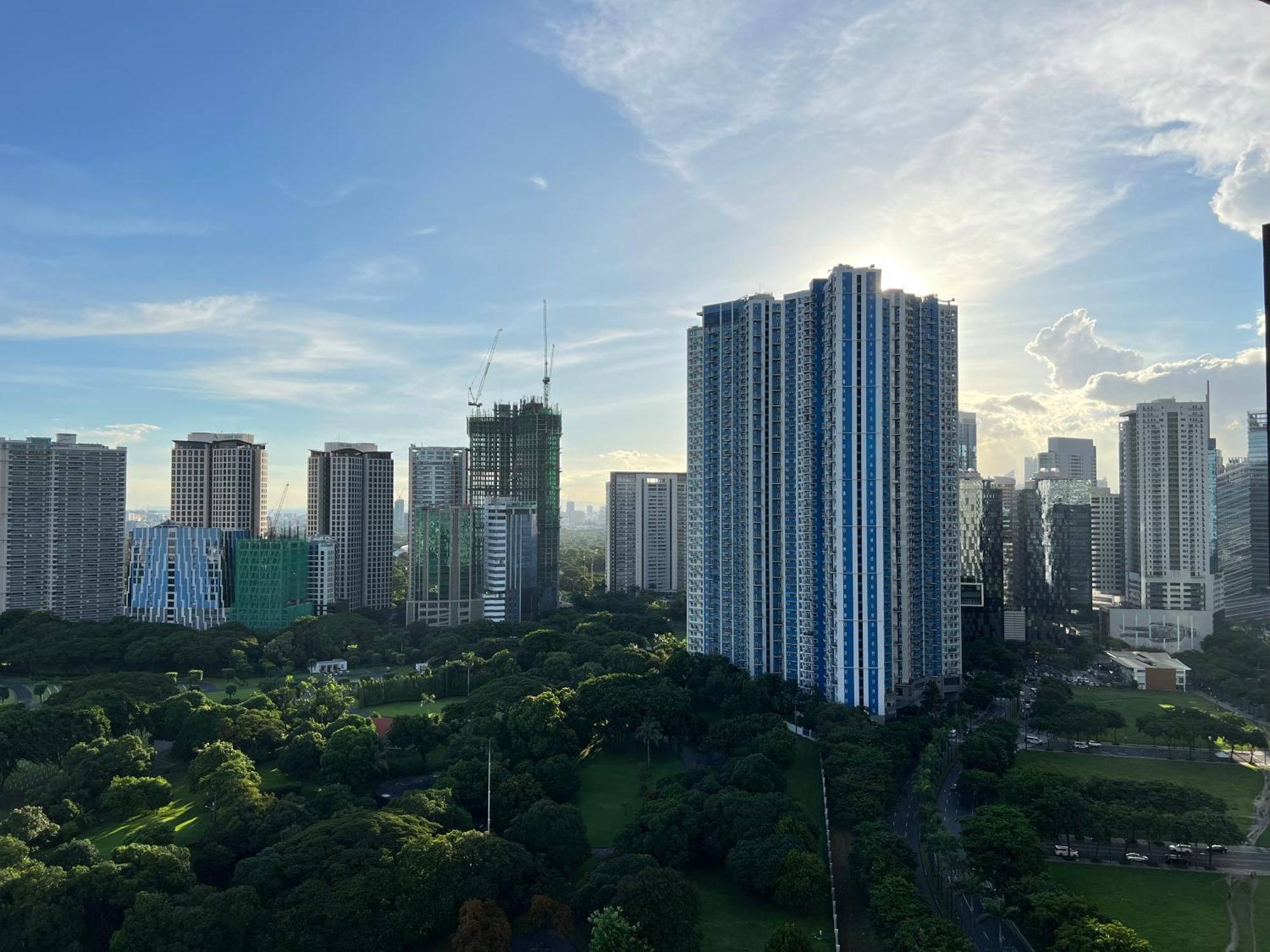 Manila Bgc Best City View Executive Suites At The Residences Exterior photo