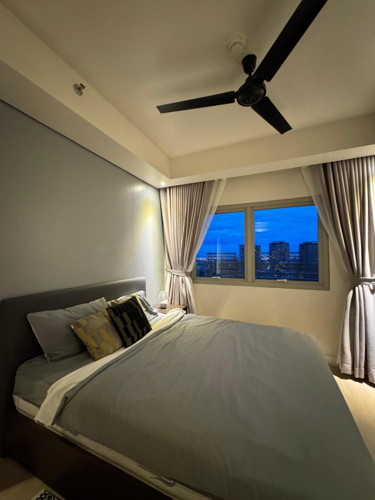 Manila Bgc Best City View Executive Suites At The Residences Exterior photo