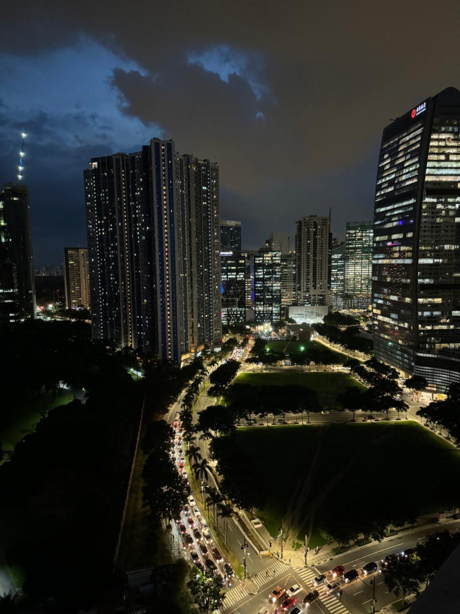 Manila Bgc Best City View Executive Suites At The Residences Exterior photo